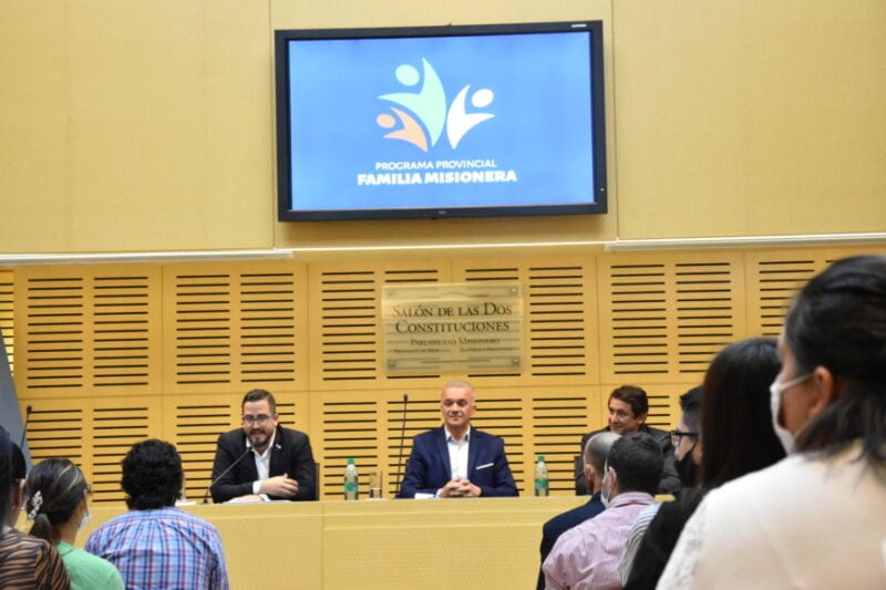 Legislatura: presentaron el programa "Familia Misionera" 11 Legislatura: presentaron el programa "Familia Misionera"