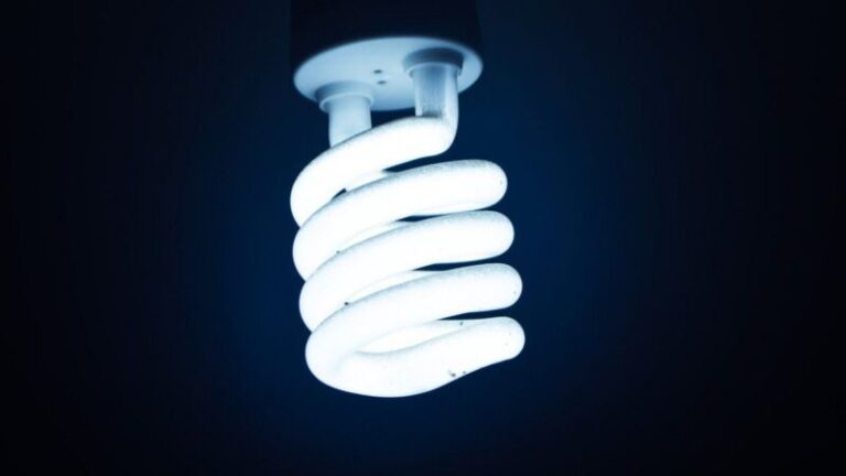 El Gobierno nacional dejará de subsidiar las tarifas de luz a más de 100 mil comercios, industrias y pymes