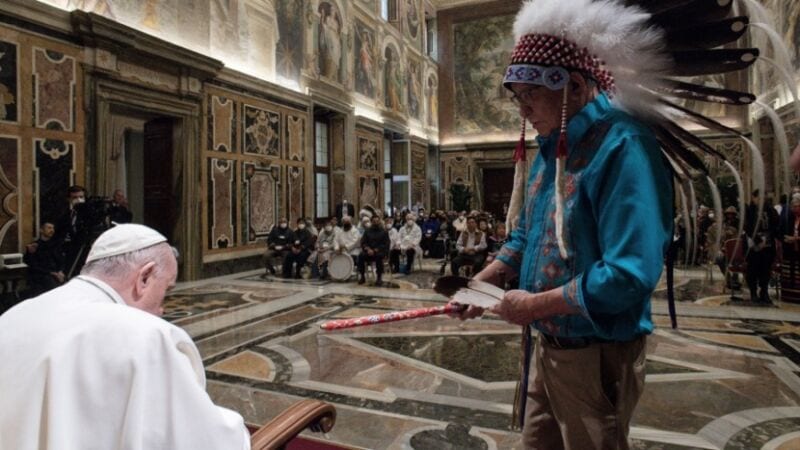 El Papa viaja a Canadá para cerrar las heridas por los abusos a pueblos originarios