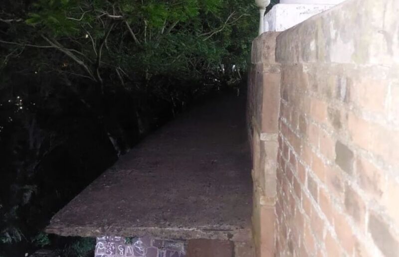 Posadas: menor está en grave estado tras desvanecerse y caer desde un mirador