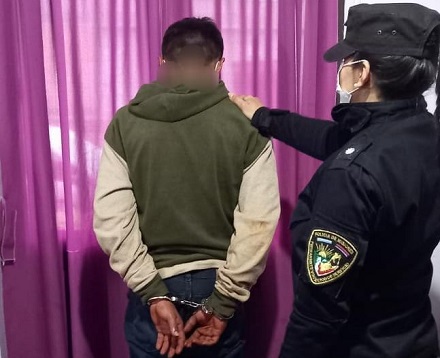 Fue detenido minutos después de robar una vivienda