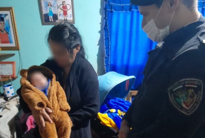 Policía salvó a un bebé con maniobras de RCP en Candelaria