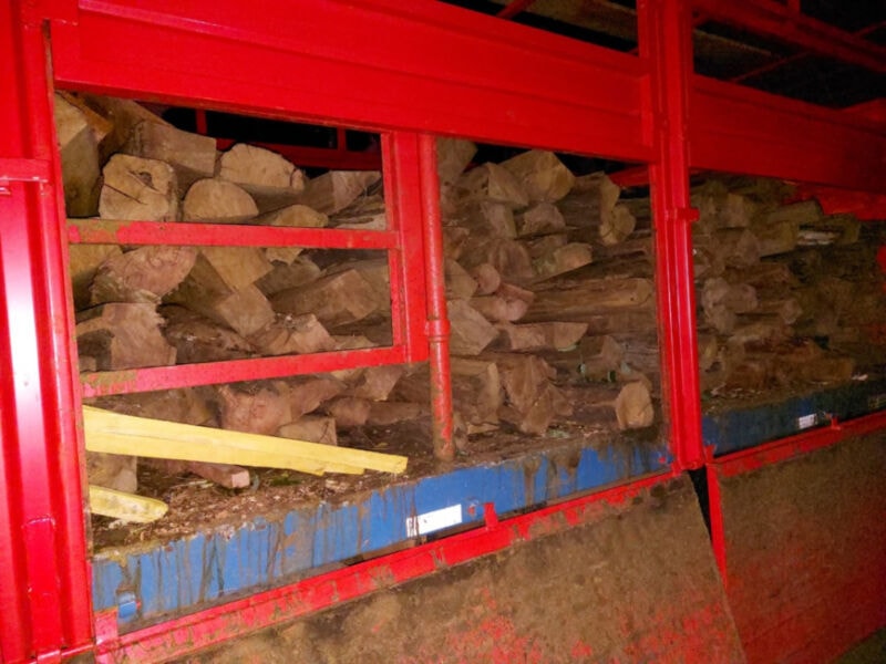 Secuestraron postes de madera nativa y cigarrillos extranjeros en Irigoyen