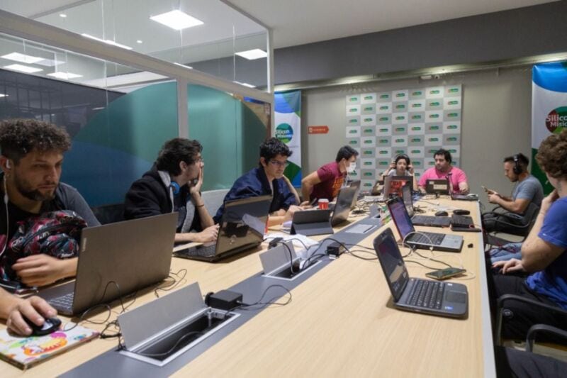 Silicon Misiones continúa transformando el paradigma educativo con talleres, cursos y capacitaciones 2 4 - silicon 3 - 3