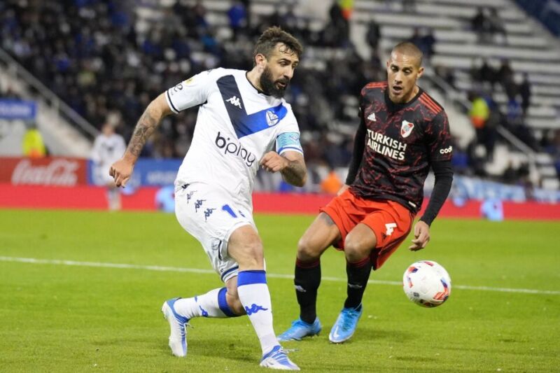 Vélez volvió a amargar a River y le empató en el final