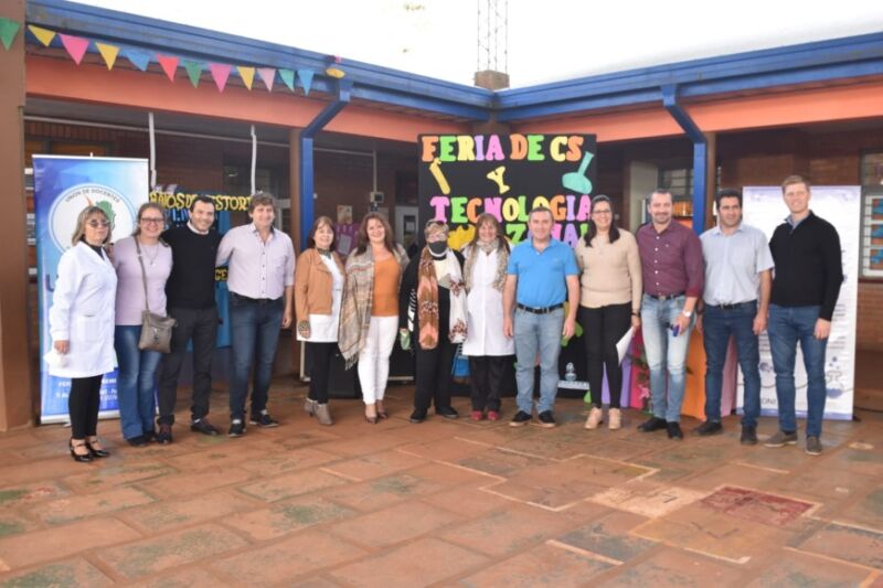 Campo Grande fue sede de la Feria de Ciencias y Tecnologías del departamento Cainguás 8 16 - Campo Grande fue sede 9 - 15