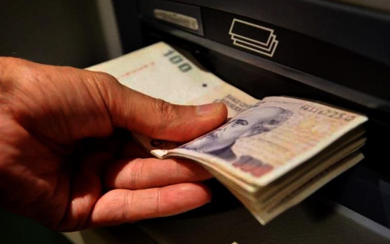 Docentes misioneros cobran