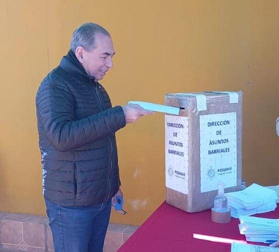 El intendente Stelatto votó