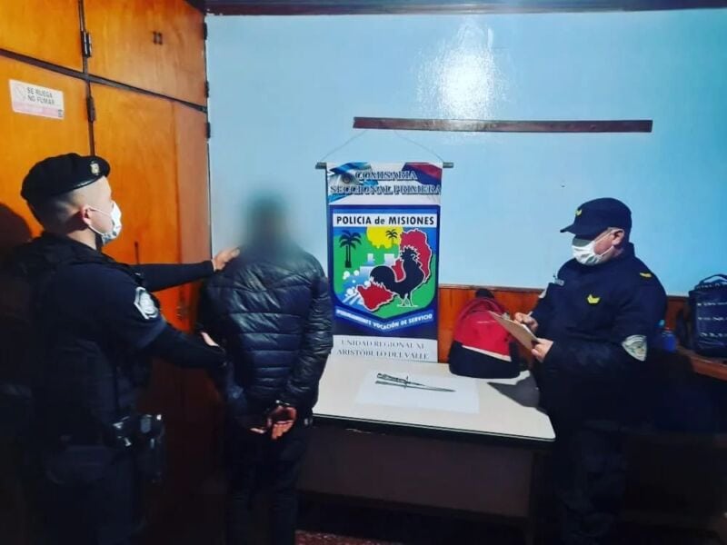 Intentó agredir con un cuchillo