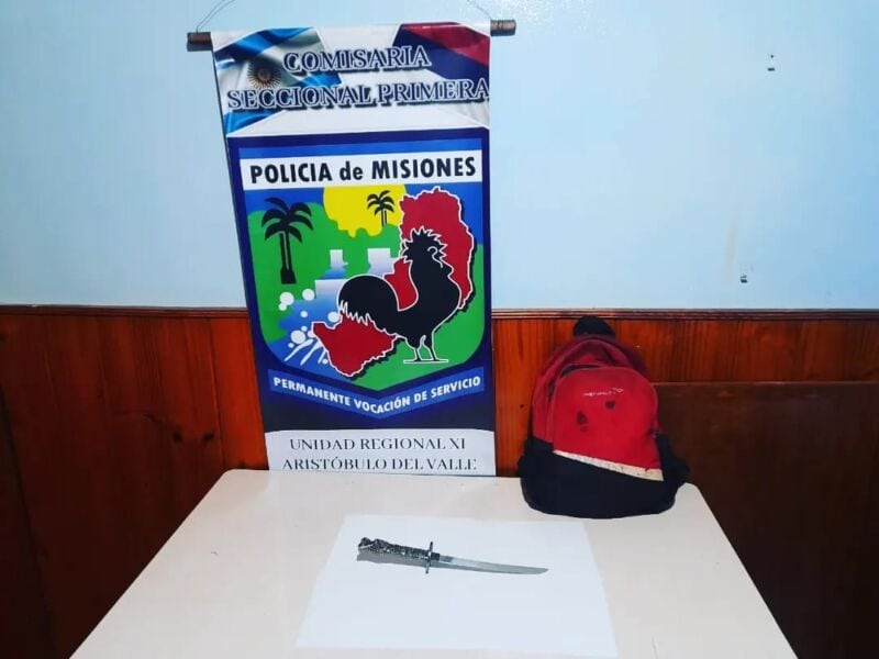 Intentó agredir con un cuchillo al empleado de un bar y terminó tras las rejas 1 2 - Intento agredir con un cuchillo1 - 1