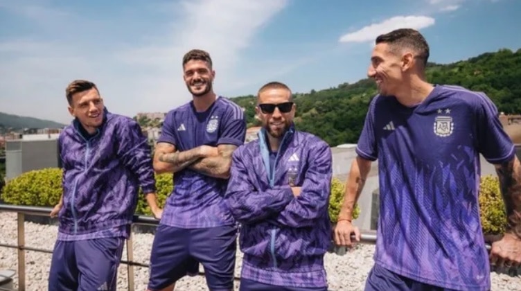 Los detalles de la camiseta