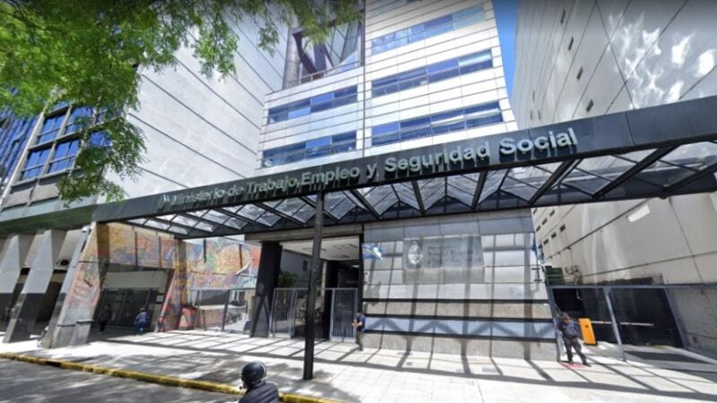 Oficializaron la suba del salario mínimo