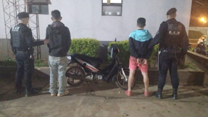 Robaron una moto y terminaron