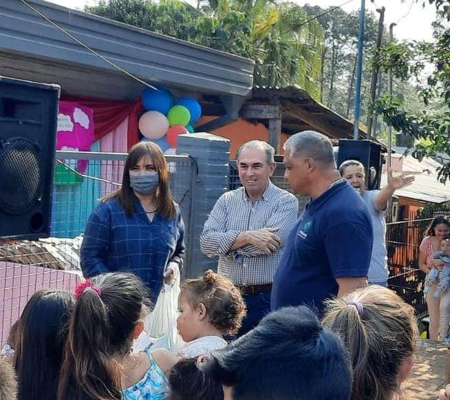 Stelatto acompañó a los niños