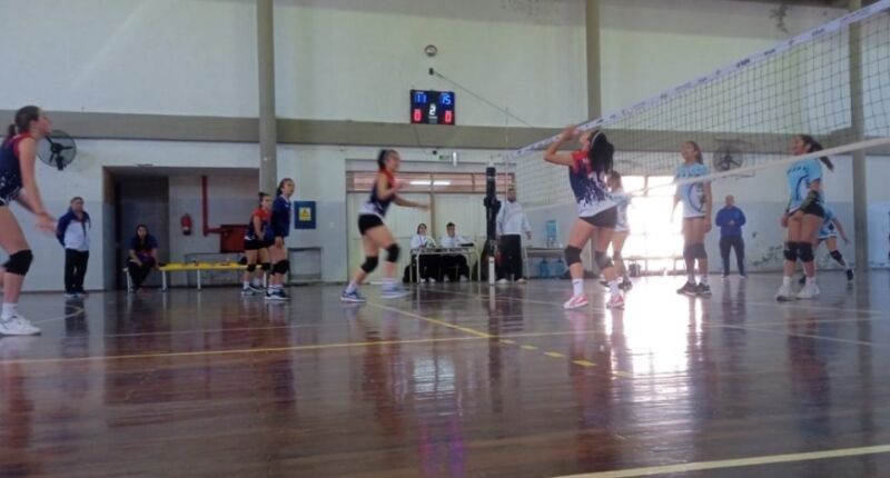 Triunfo para el seleccionado misionero masculino y derrota del femenino en el Nacional de vóley