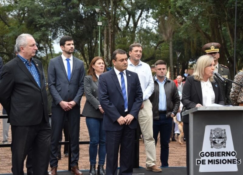 Apóstoles: diputados provinciales participaron del acto central en homenaje al General San Martín 9 18 - diputados provinciales participaron del acto central 5 - 17