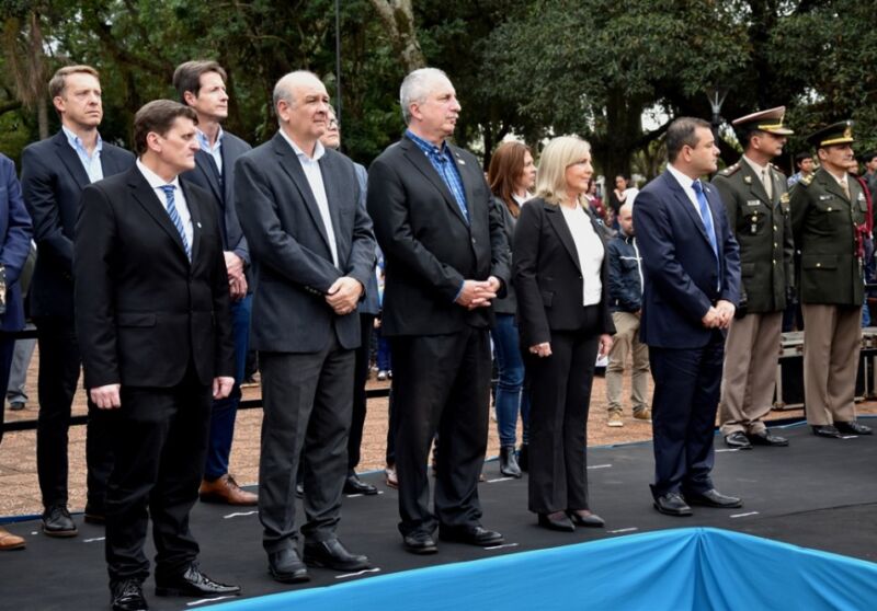 Apóstoles: diputados provinciales participaron del acto central en homenaje al General San Martín 8 16 - diputados provinciales participaron del acto central 6 - 15