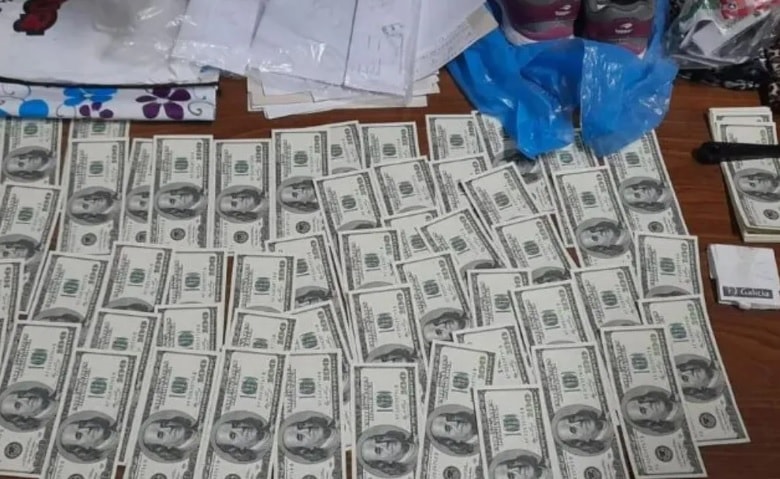 Posadas: encontró más de 16 mil dólares en la calle y los entregó a la Policía