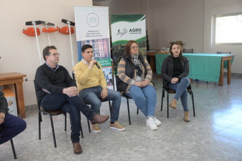 emprendedores recibieron equipamiento 4 - 7