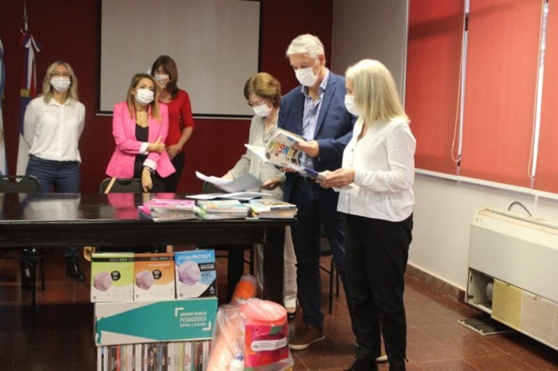 kits de útiles y certificaciones