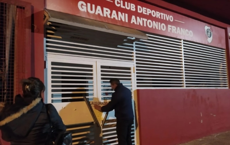 Clausuraron el estadio de Guaraní