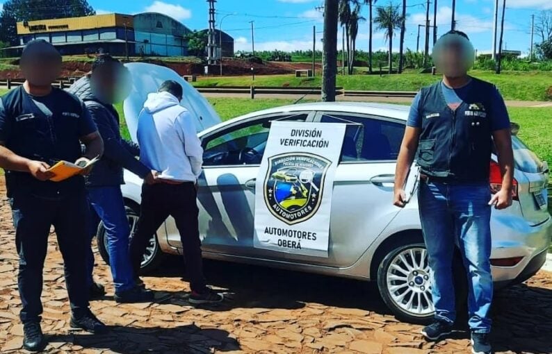 Detuvieron a dos estafadores