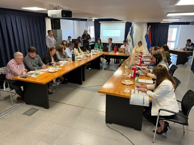 “El juego de azar aporta anualmente cerca de $10 mil millones a la sociedad misionera” 2 4 - El juego de azar aporta 3 - 3