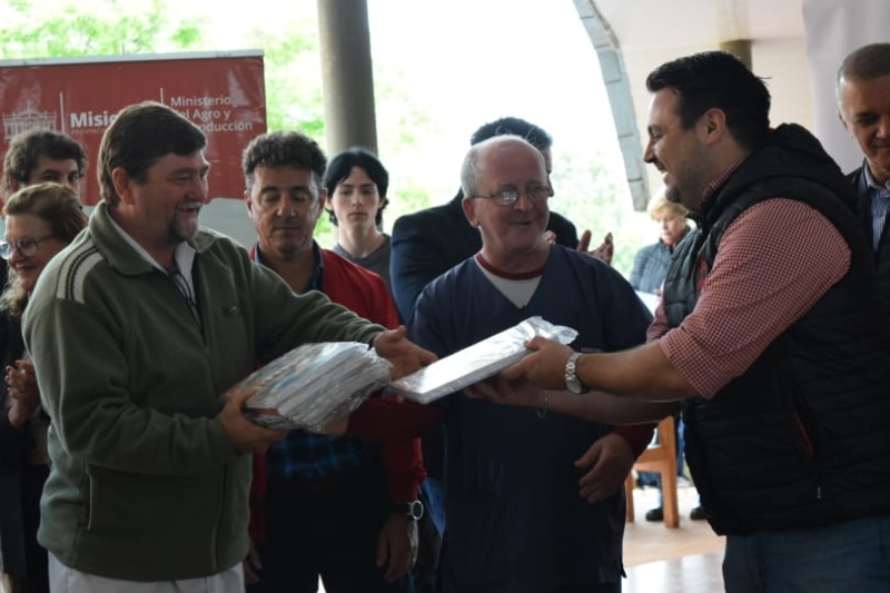 IPLyC Social realizó varias entregas en Gobernador López 2 4 - IPLyC Social realizo varias 2 - 3