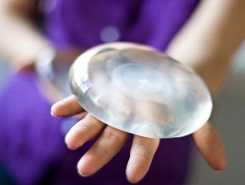 Los implantes mamarios podrían