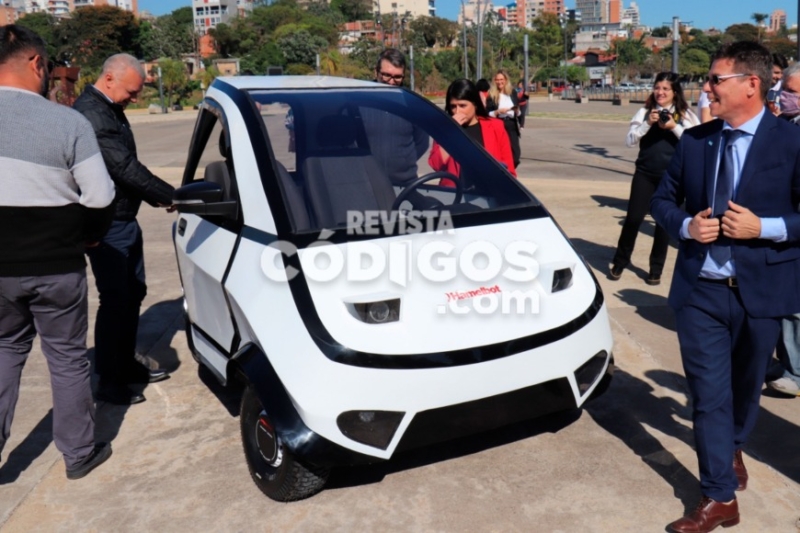 Presentaron a “Hamelbot C-R2”, el primer auto urbano eléctrico fabricado y diseñado en Misiones