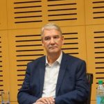 Presentaron libro sobre el 1 - 1