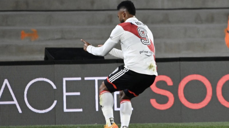 River derrotó a Barracas Central y se prendió en la pelea por el campeonato