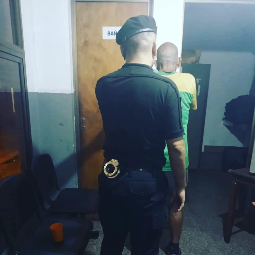 Robó un bolso a una persona