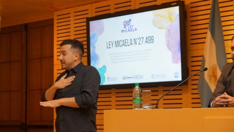 Sordos e hipoacúsicos se capacitaron en perspectiva de género y violencias en la Legislatura 