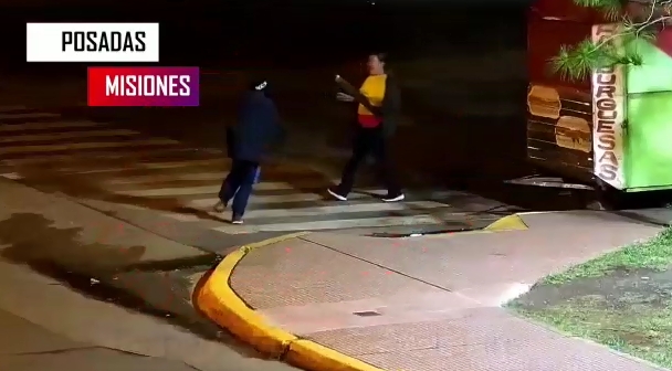 Detuvieron a joven por agredir con un palo a una mujer en plena calle