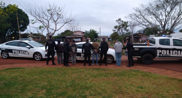 Detuvieron a cuatro hombres que