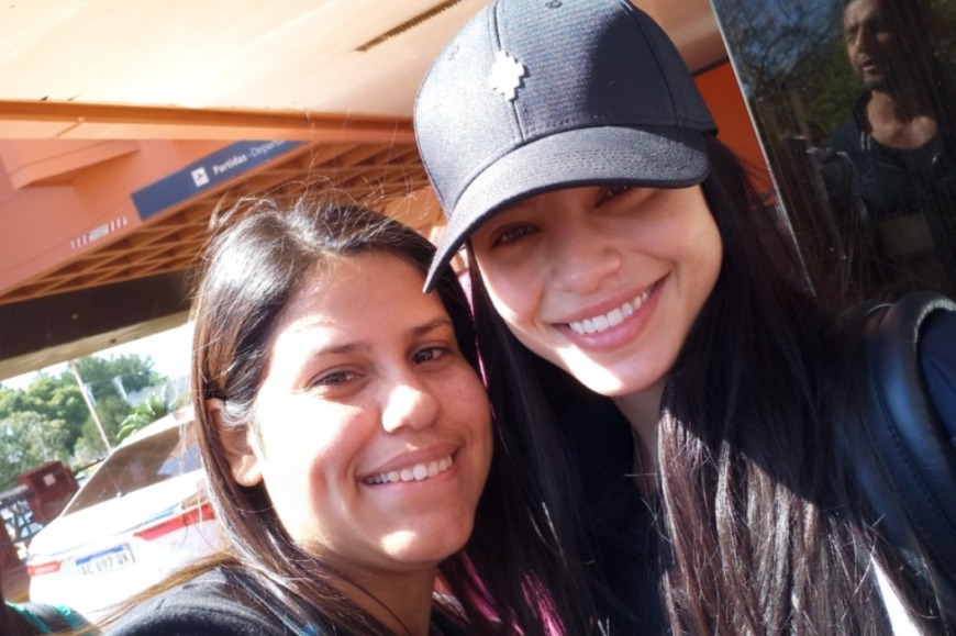 Emilia salió a saludar a sus fans y desató el delirio en Posadas