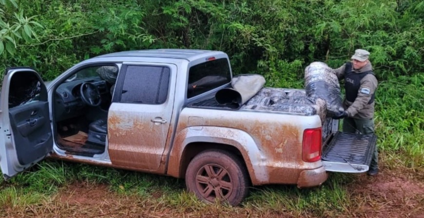 Gendarmes encontraron una camioneta abandonada