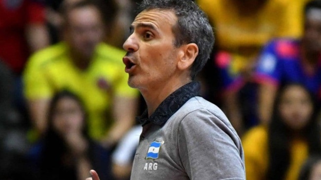 Hernán Ferraro no seguirá como técnico del seleccionado femenino de vóleibol