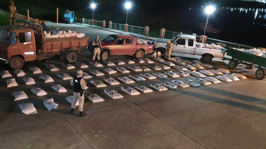 Investigan una asociación ilícita que contrabandeaba soja desde El Soberbio: hay cinco gendarmes presos