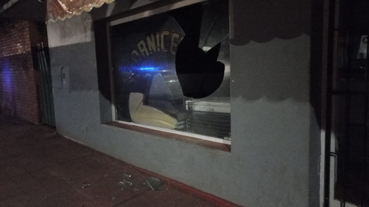 Puerto Rico: lo atraparon por romper de un golpe la vidriera de un local