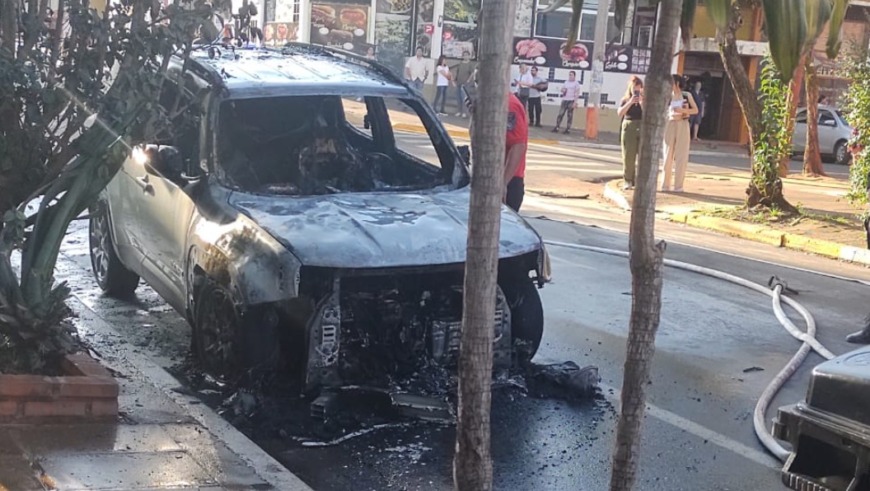 Se incendió un auto en