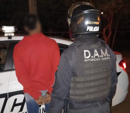 Terminó detenido por intentar robarle el celular a un menor en una parada de colectivos