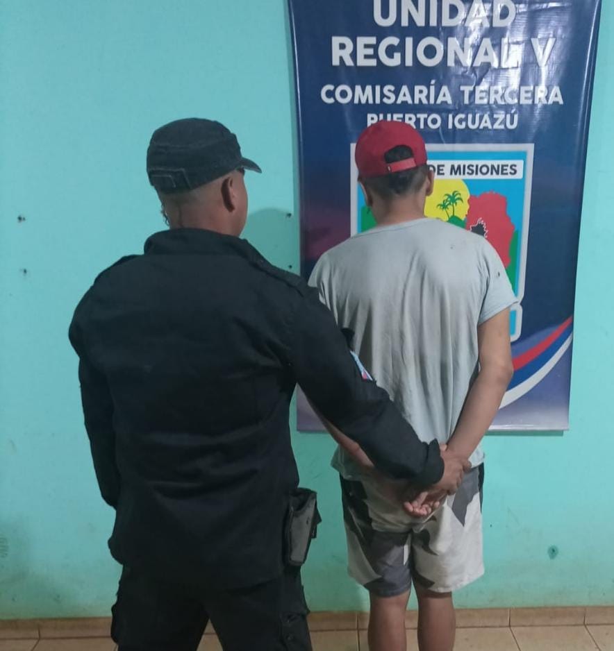 Detuvieron a una pareja que fue filmada robando una motocicleta en Iguazú 1 2 - detuvieron a una pareja 2 - 1
