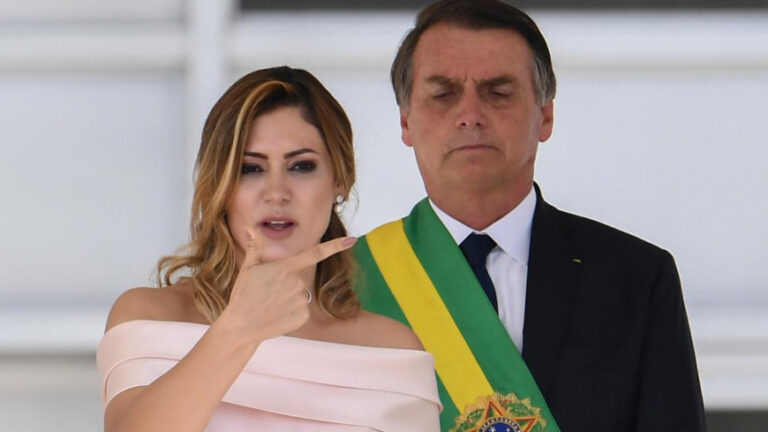 La esposa de Bolsonaro dijo que la Biblia "ordena votar a la derecha"