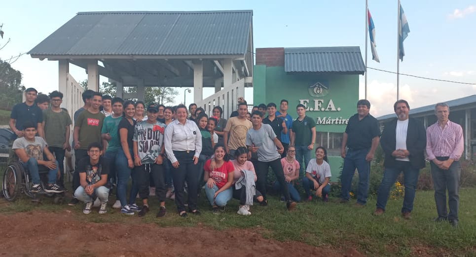 estudiantes secundarios 4 - 3