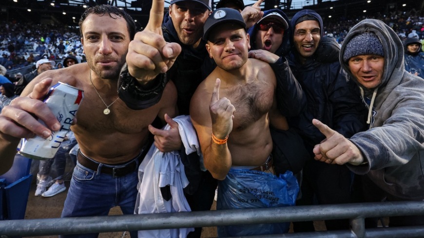hinchas ebrios