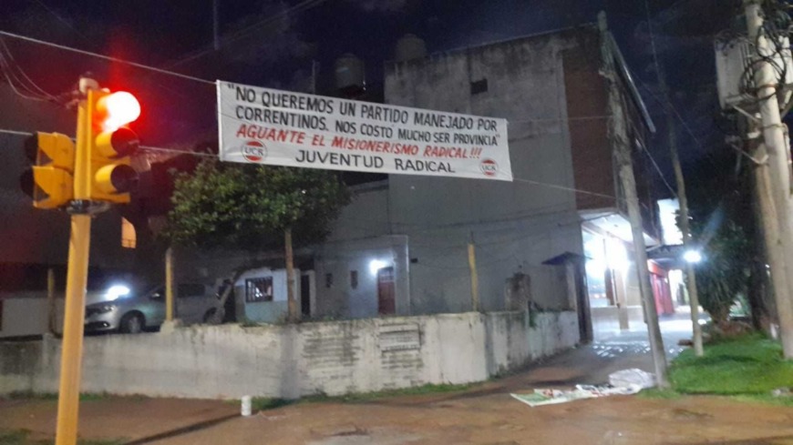 Con pasacalles, jóvenes de la UCR rechazan la presencia correntina dentro del partido misionero 2 4 - pasacalles ucr2 - 3