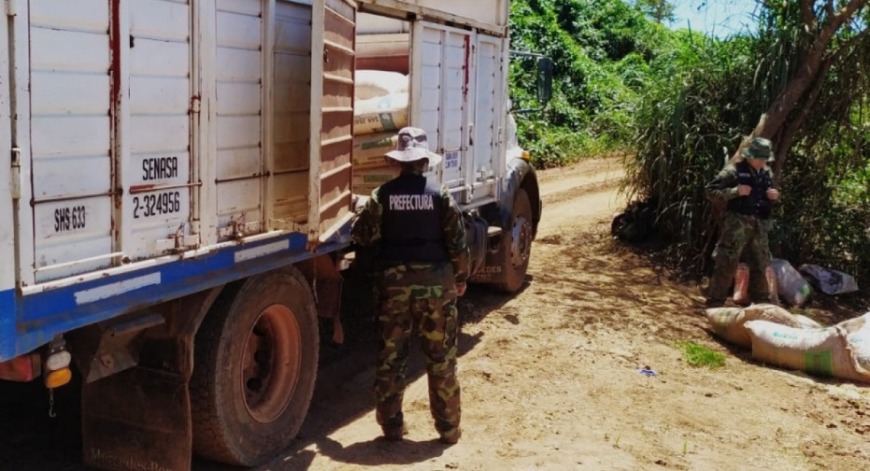 Prefectura secuestró un cargamento de más de 5.700 kilos de soja en El Soberbio 1 2 - prefe - 1
