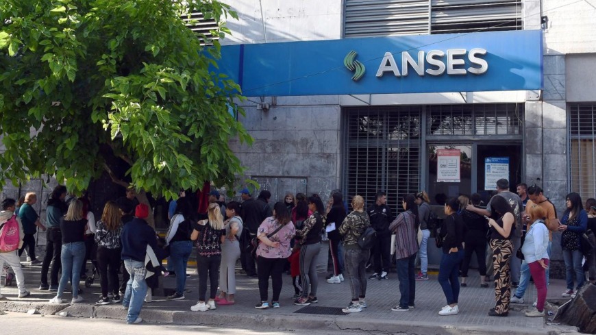 Unas 800 mil personas ya tienen aprobado el refuerzo alimentario de Anses